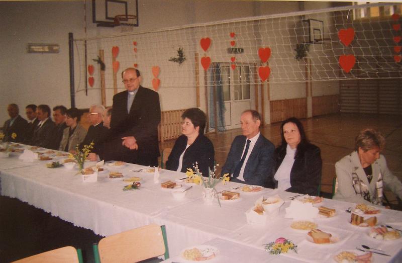 parafia polskokatolicka 2_11.jpg - Rok 2005. Wspólne Jajko Wielkanocne parafian obydwu Kościołów